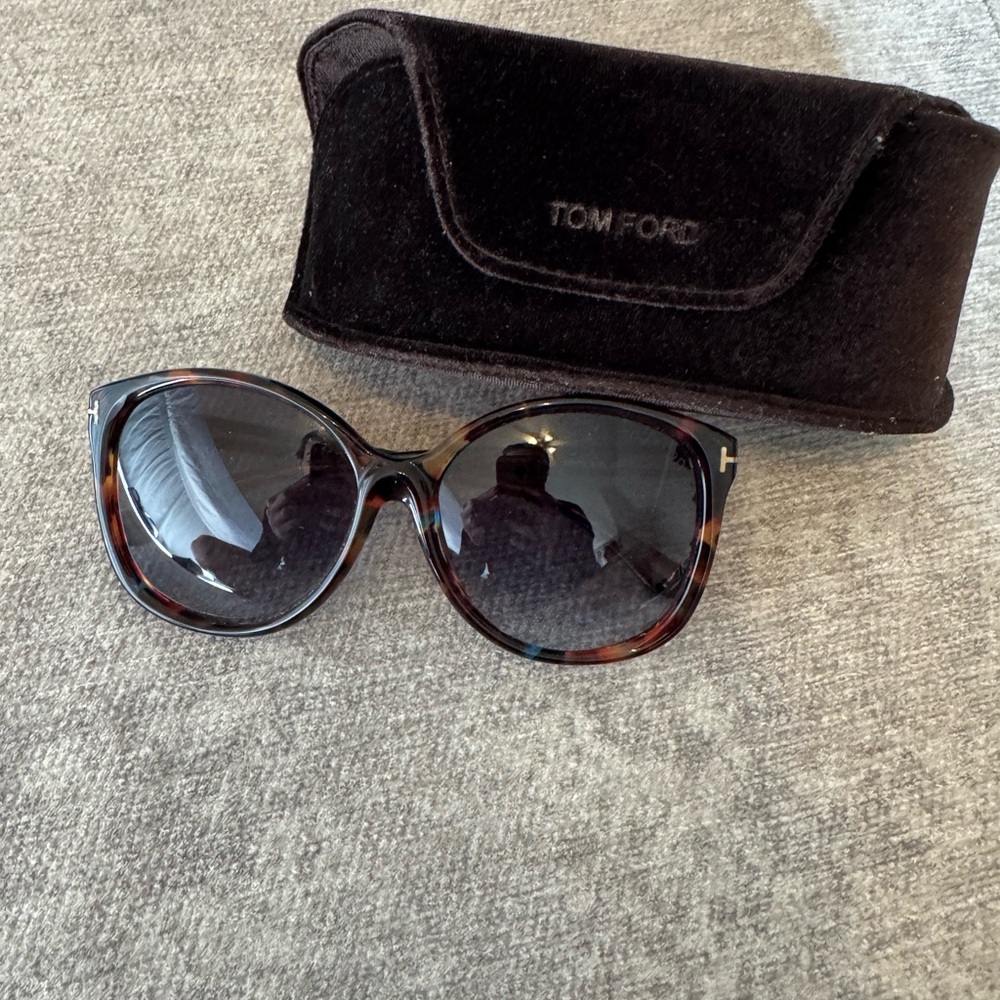 Tom Ford Alicia TF275 55w Tortoise Sunglasses with Case